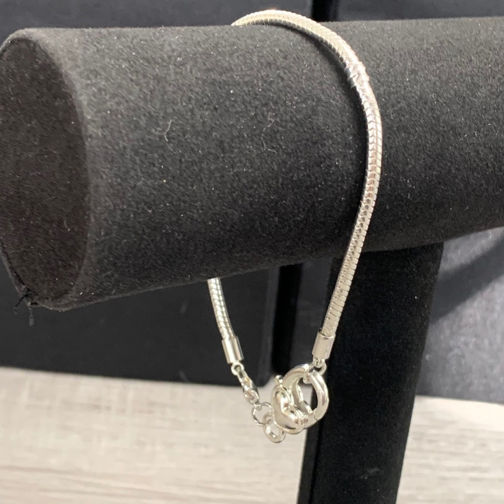 Silver Tone Heart Clasp Snake Chain Charm Bracelet 9 Inch 5201